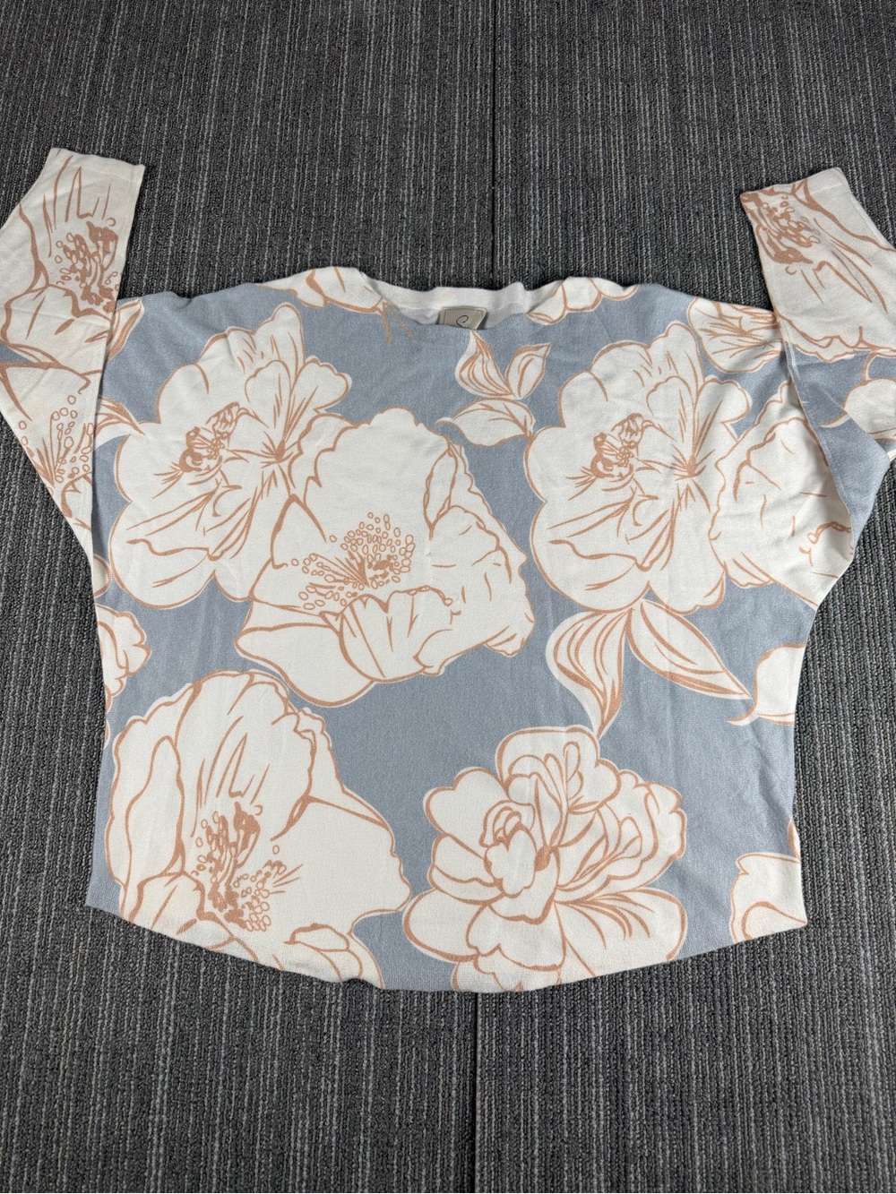 NWT Sioni Off-Shoulder Floral Crop Top in Light Blue and Cream